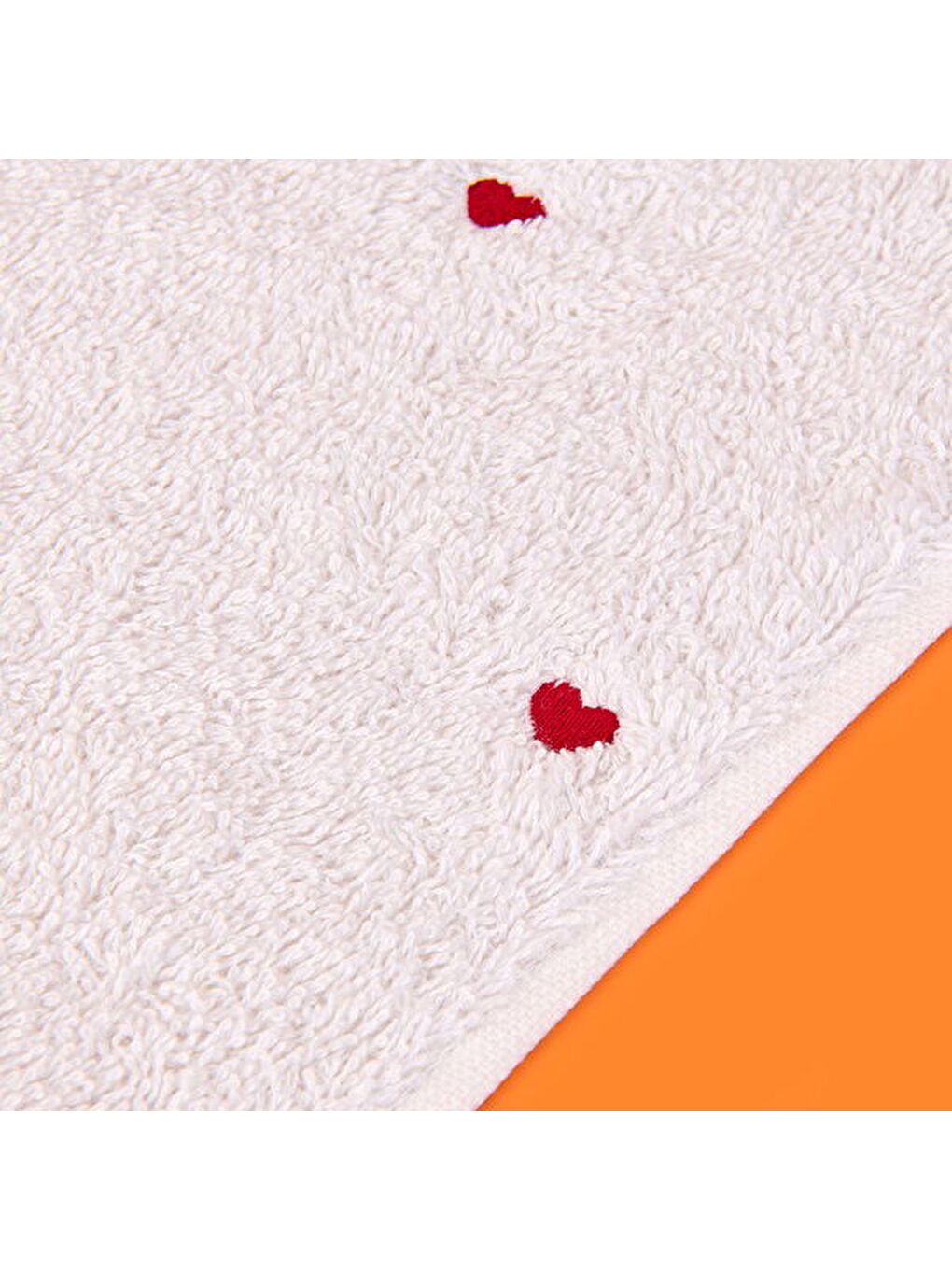 Lila Soft Kalp Nakışlı El Havlusu - Ekru / Kırmızı - 30x50 cm-1