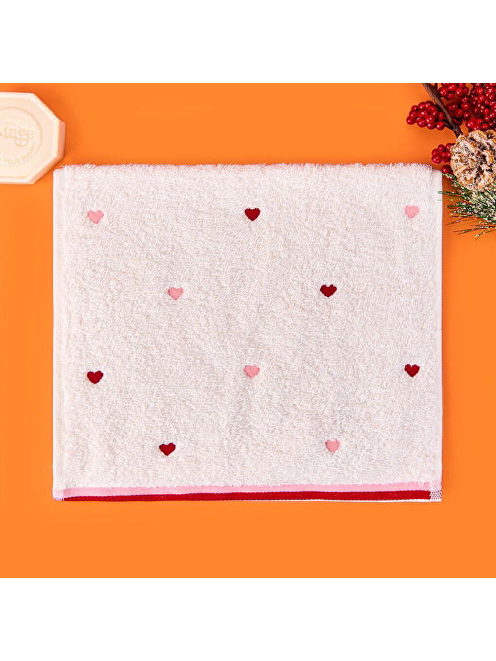 Lila Soft Kalp Nakışlı El Havlusu - Ekru / Kırmızı - 30x50 cm-2