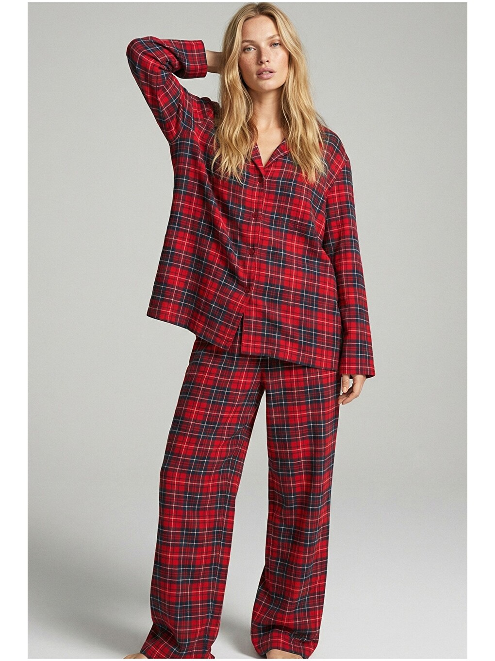 Kırmızı Örme Düğmeli Pijama Takımı