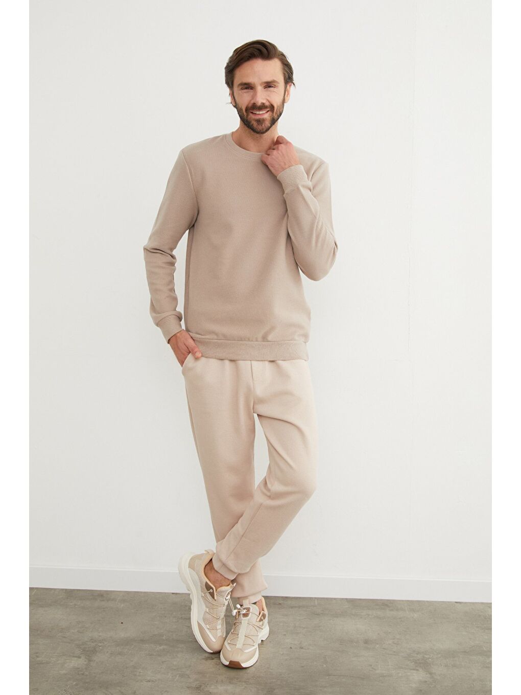 Bej M Harf Nakışlı Fitilli Bisiklet Yaka Büyük Beden Sweatshirt-3