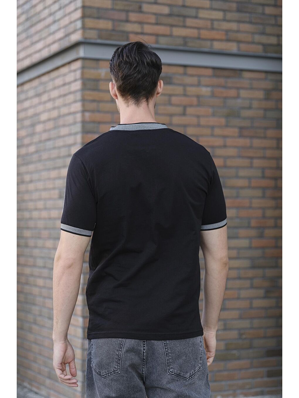 Siyah Hakim Yaka Fermuarlı Erkek Tshirt-2