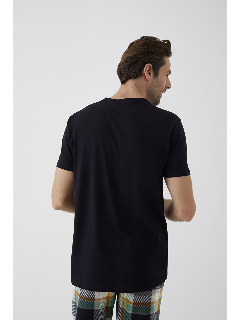 Siyah Erkek Pamuklu V Yaka Kısa Kollu Tişört-1