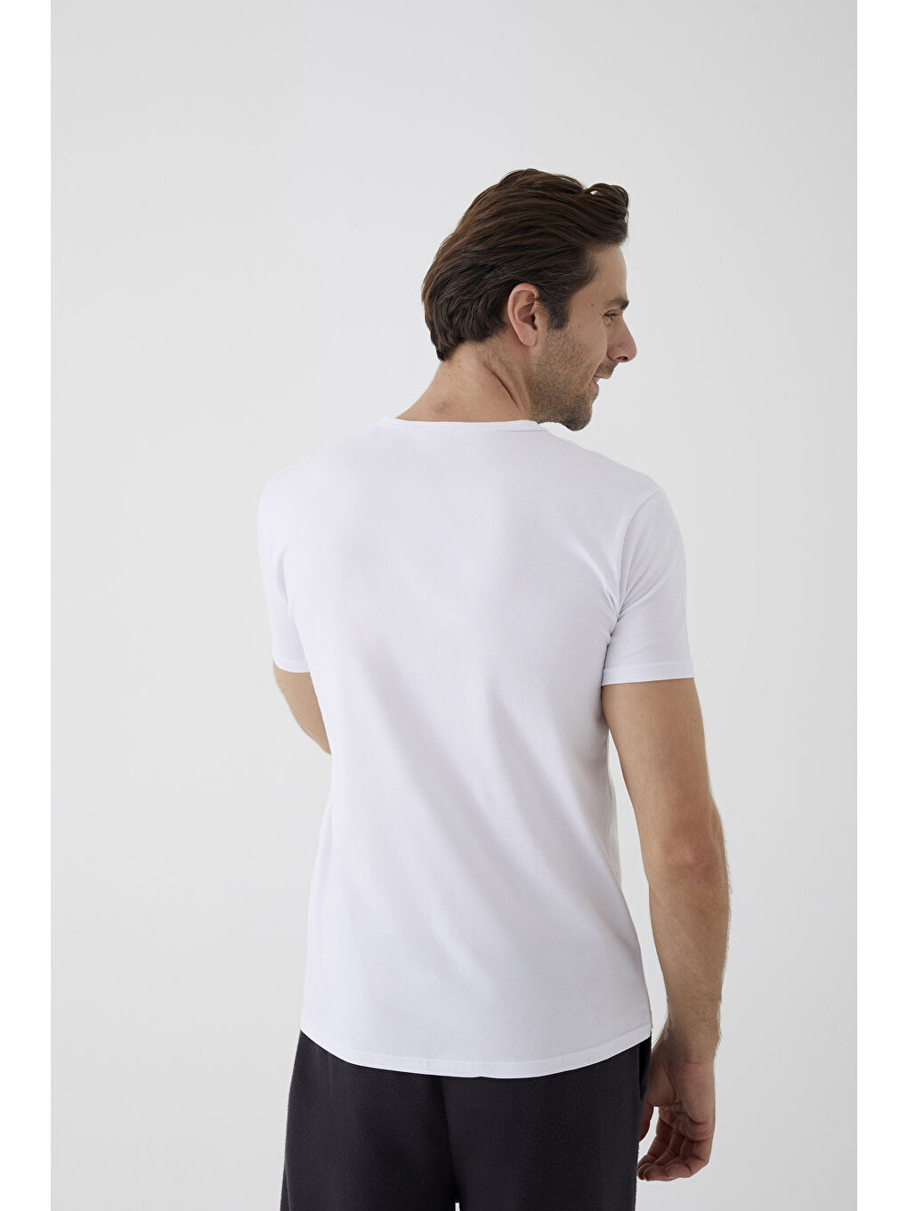 Beyaz Erkek Pamuklu V Yaka Kısa Kollu Tişört-3