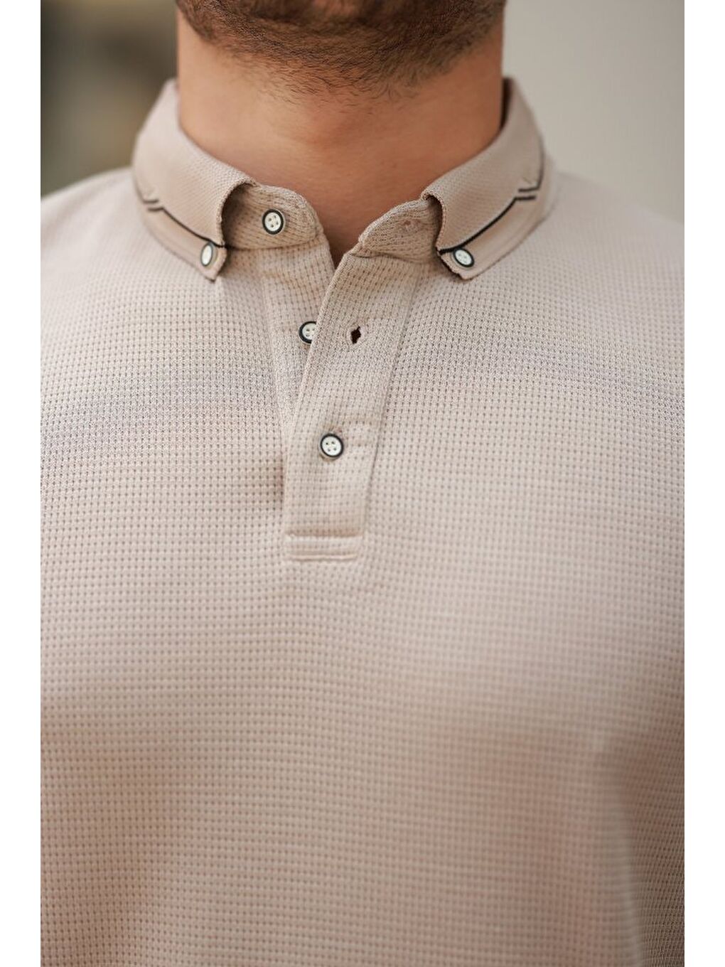 Bej Erkek Düğmeli Yaka Waffle Kumaş Kısa Kollu Tişört-2