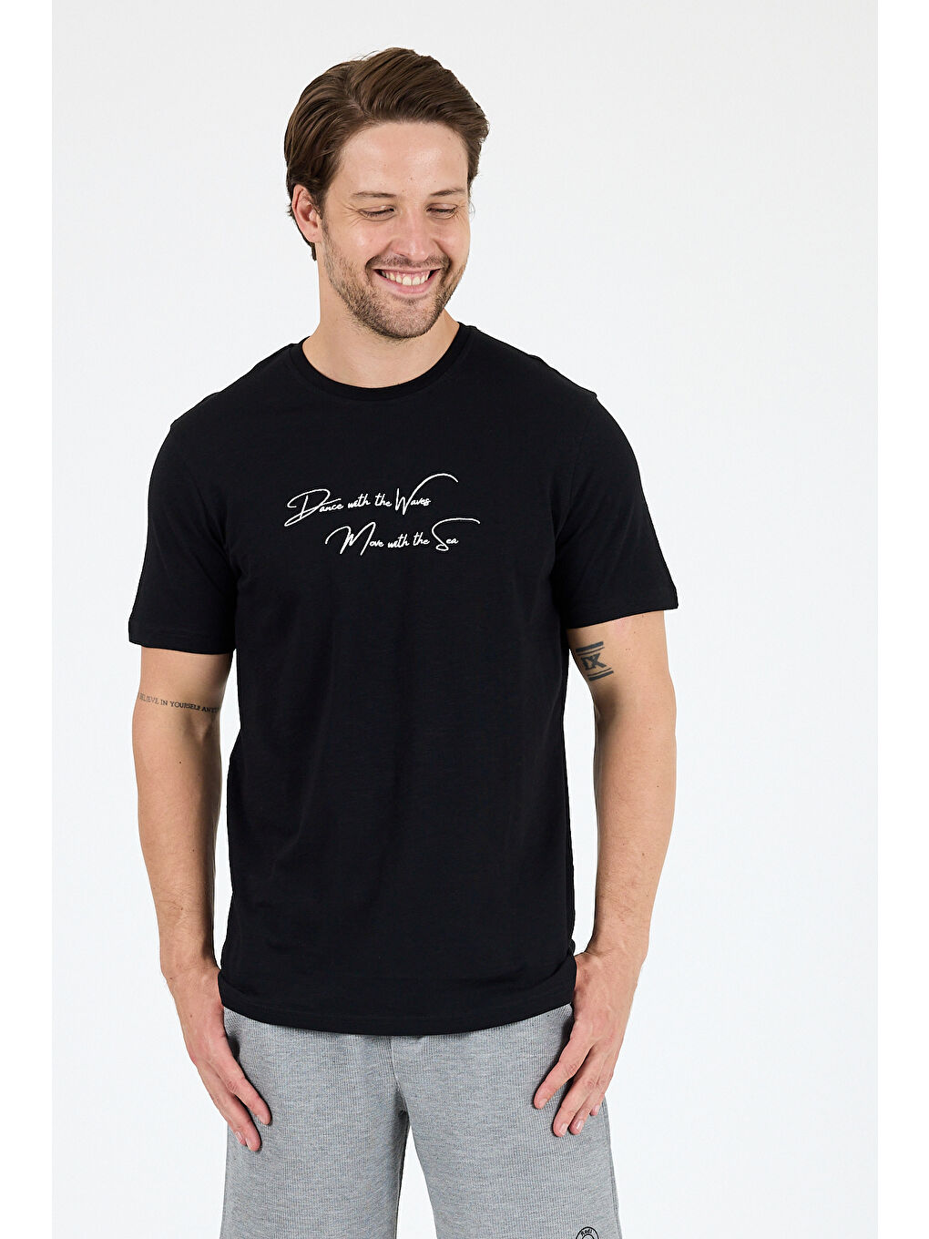 Siyah Erkek %100 Pamuk Bisiklet Yaka Kısa Kollu Baskılı Tişört Rahat ve Günlük Erkek Tişört 0011-1