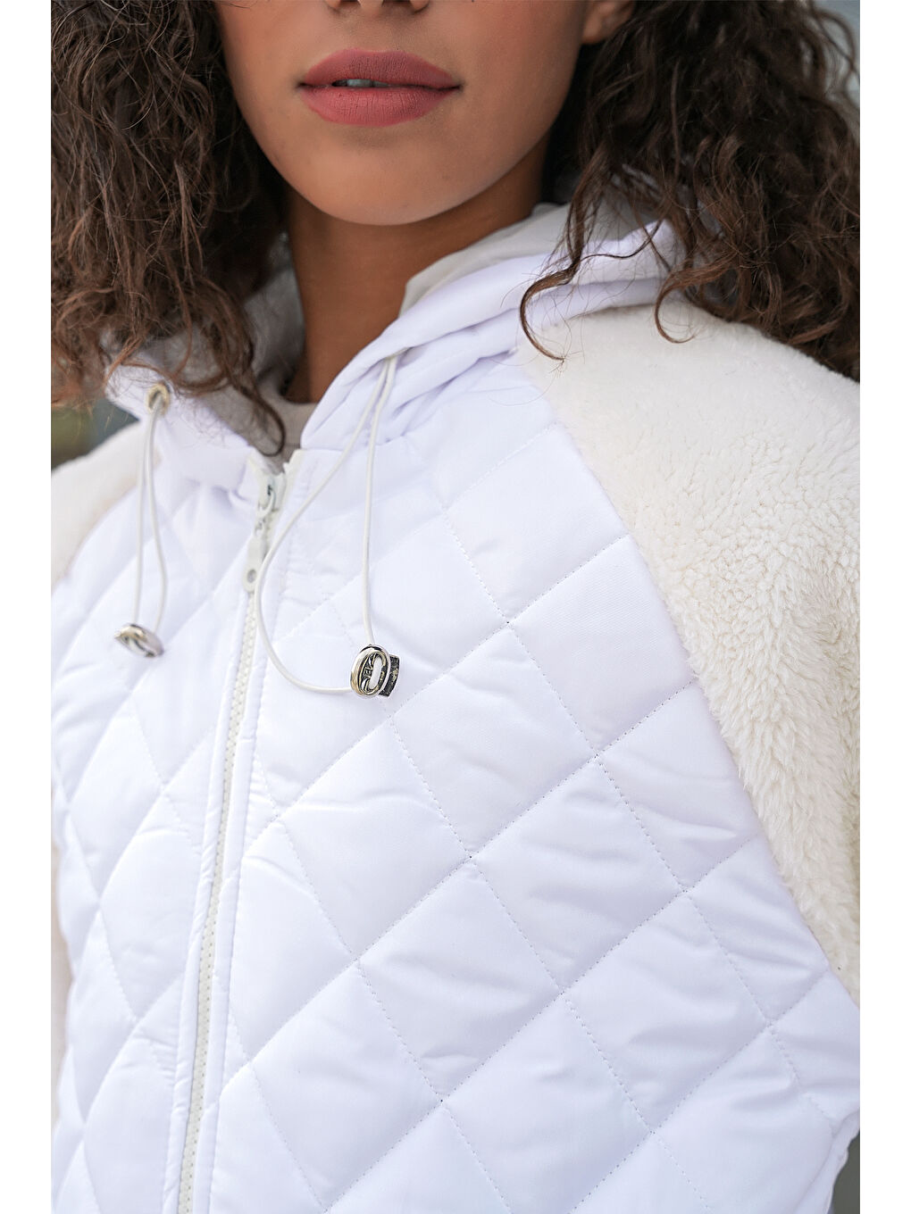 5201 Kolları Pelüş Kapitone Mont   Beyaz-5