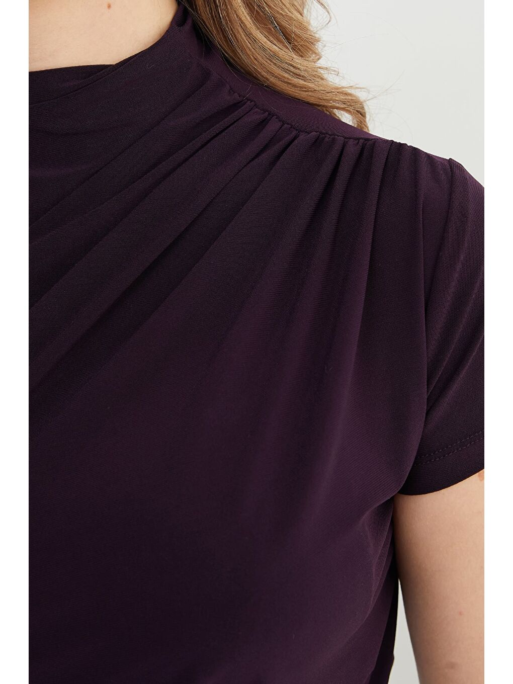 Mürdüm Drapeli Dik Yaka Bluz-3