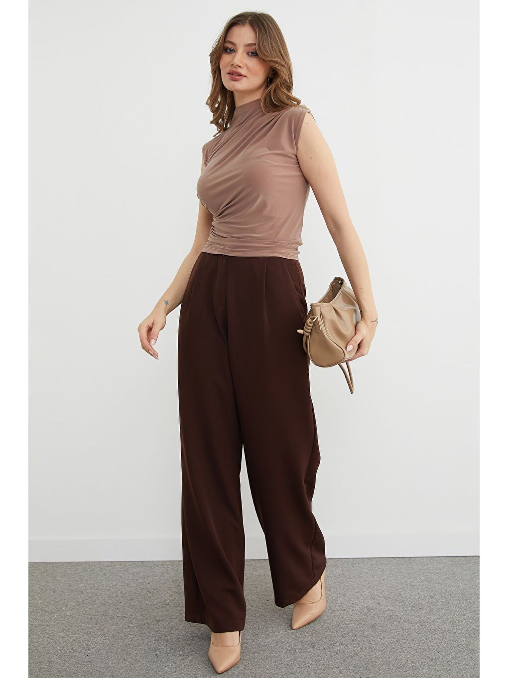 Bej Omzu Ve Yanları Drapeli Dik Yaka Bluz-2