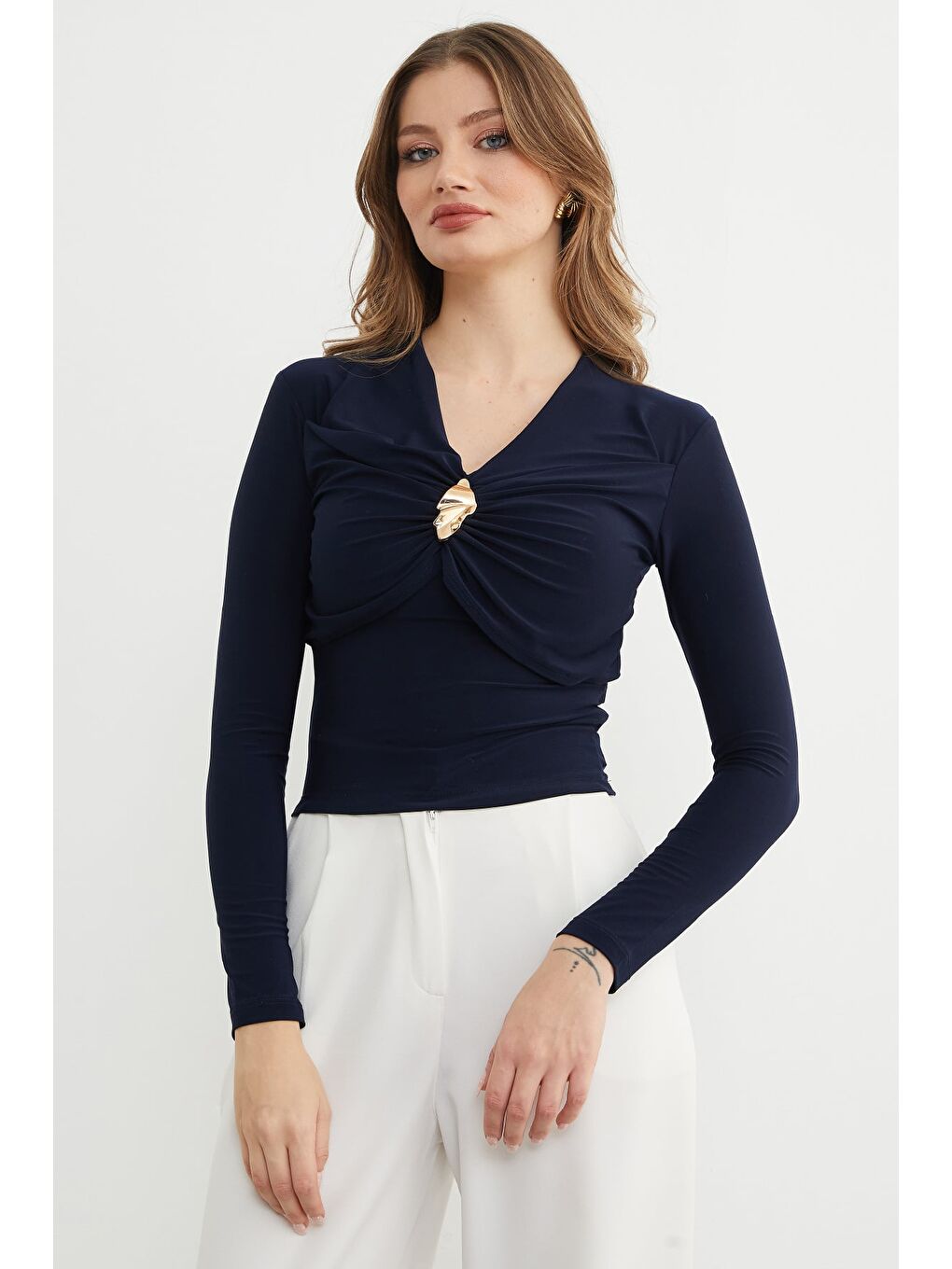 Lacivert Drapeli Toka Detaylı V Yaka Bluz-1