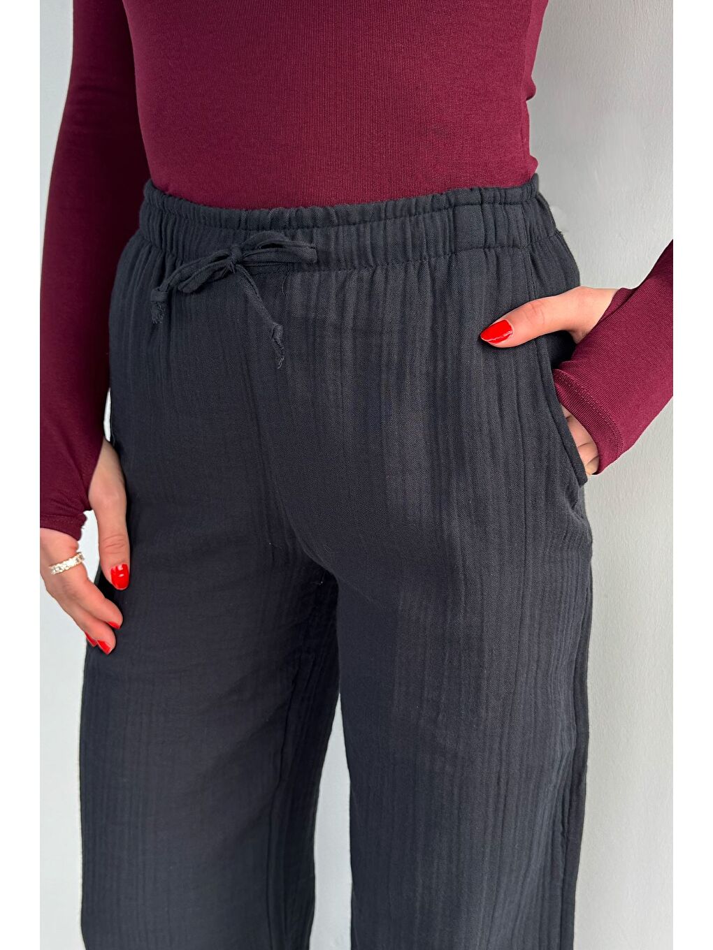 Siyah Kadın Bel Lastikli Müslin Pantolon-4