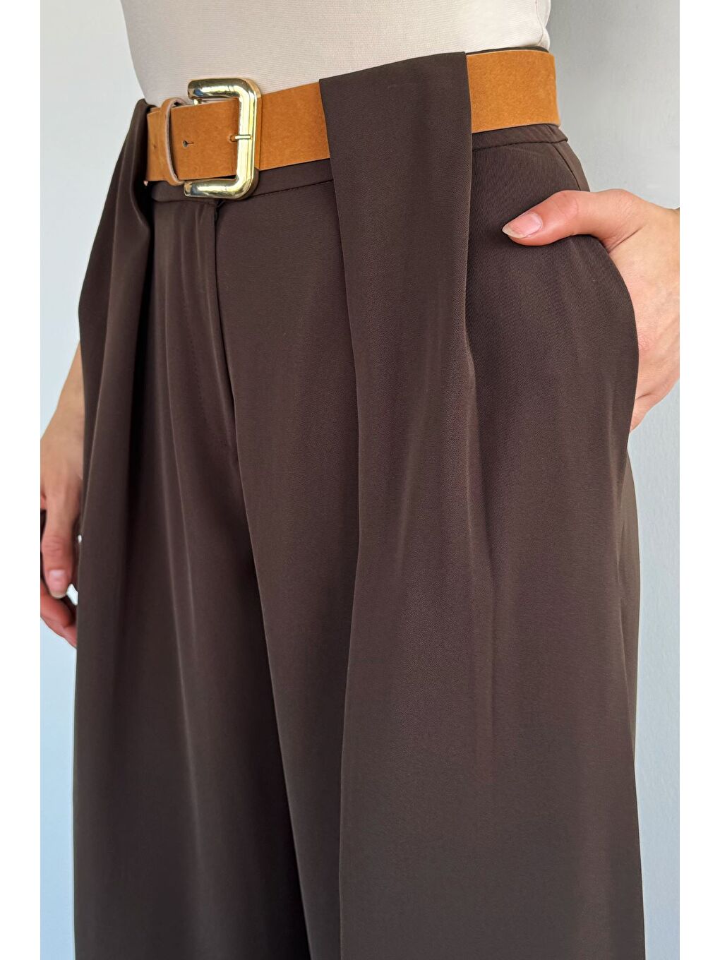 Kahverengi Kadın Yüksek Bel Kemer Aksesuarlı Pileli Palazzo Pantolon-4