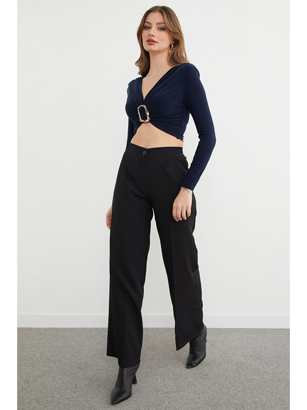 Lacivert Drapeli Tokalı Omuz Vatkalı Crop Bluz-1