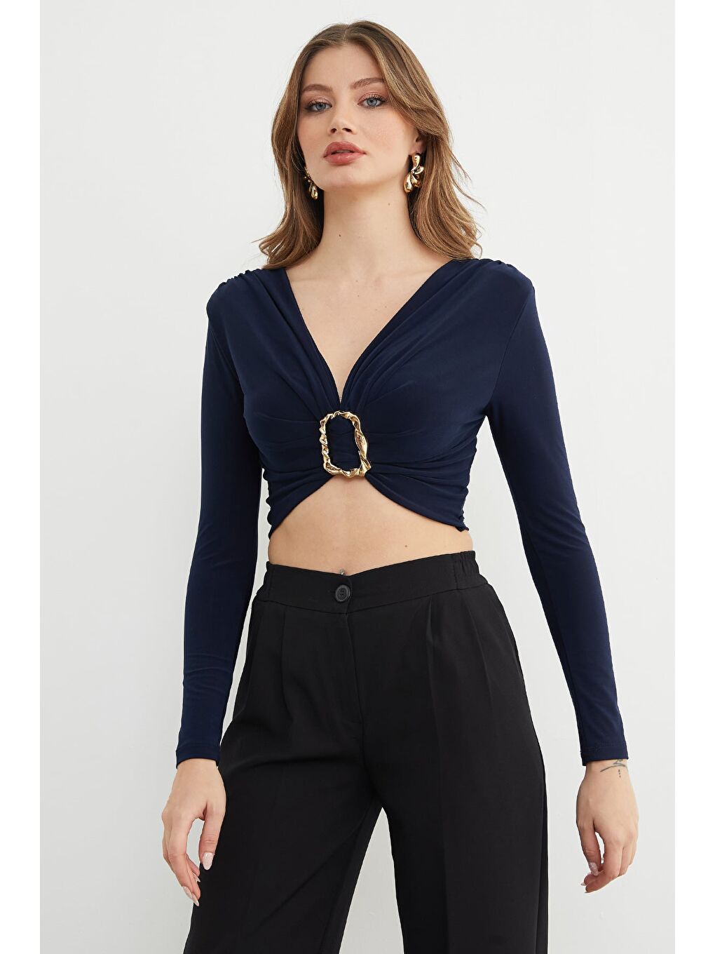 Lacivert Drapeli Tokalı Omuz Vatkalı Crop Bluz-3