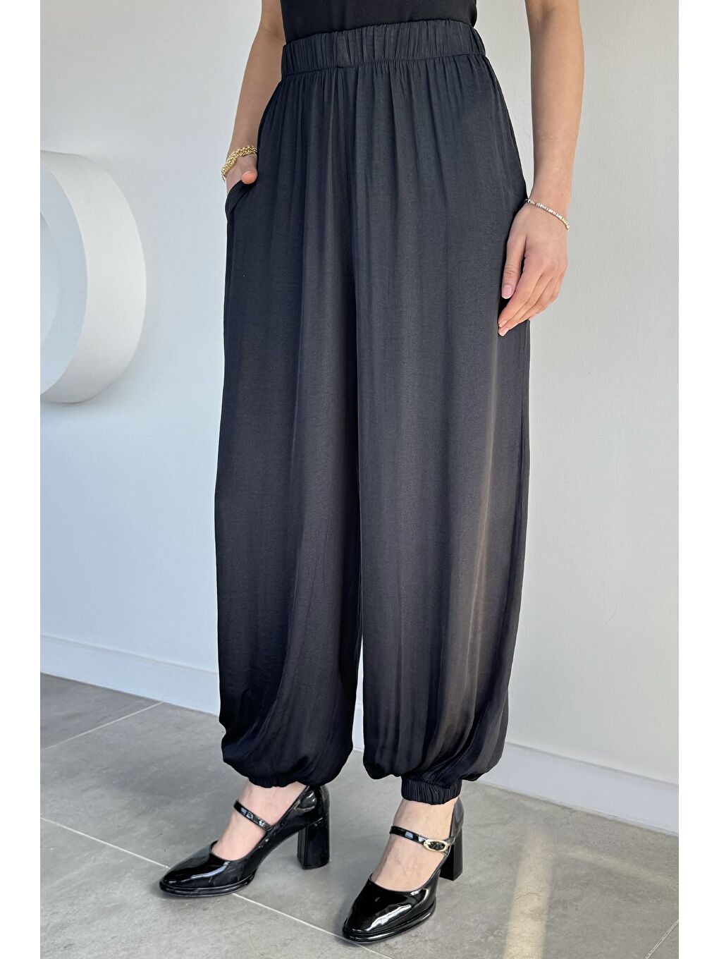 Siyah Kadın Bel Ve Paça Lastikli Şalvar Model Pantolon
