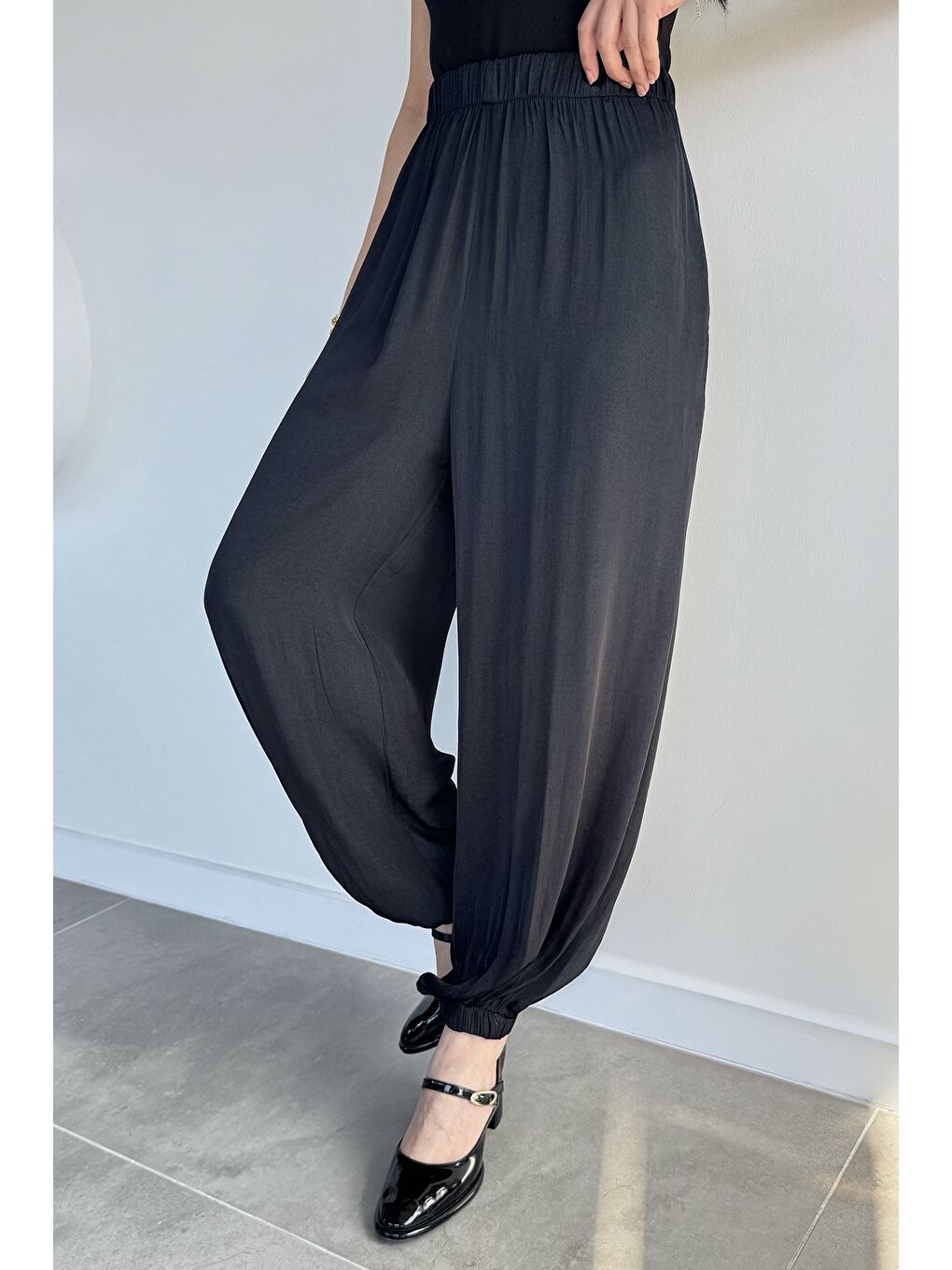 Siyah Kadın Bel Ve Paça Lastikli Şalvar Model Pantolon-1