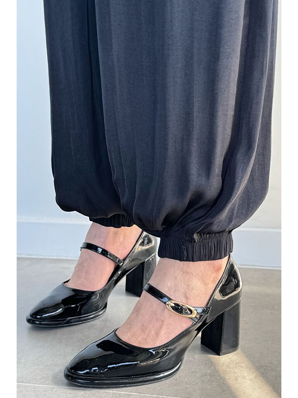 Siyah Kadın Bel Ve Paça Lastikli Şalvar Model Pantolon-3