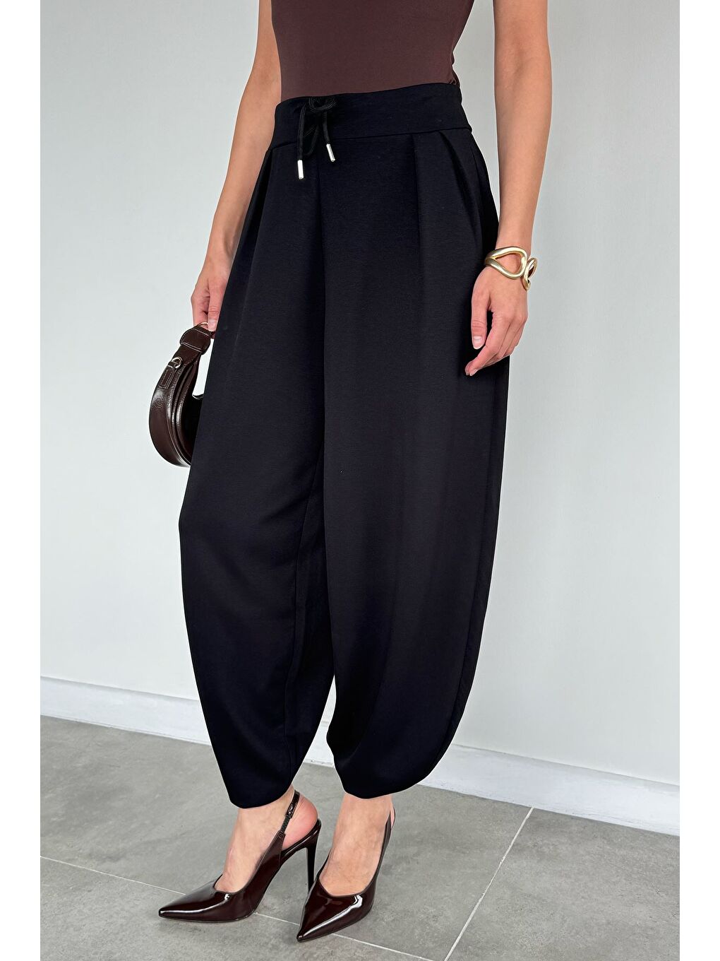 Siyah Kadın Bel Lastikli Yüksek Bel Bol Kesim Pantolon-1