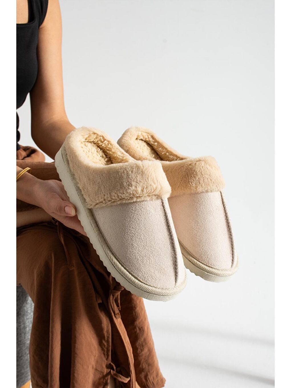 Ekru Sagu Kadın Ev Terliği Pelüş Ev Terliği Ses Yapmaz Taban Sıcak Kürklü Terlik