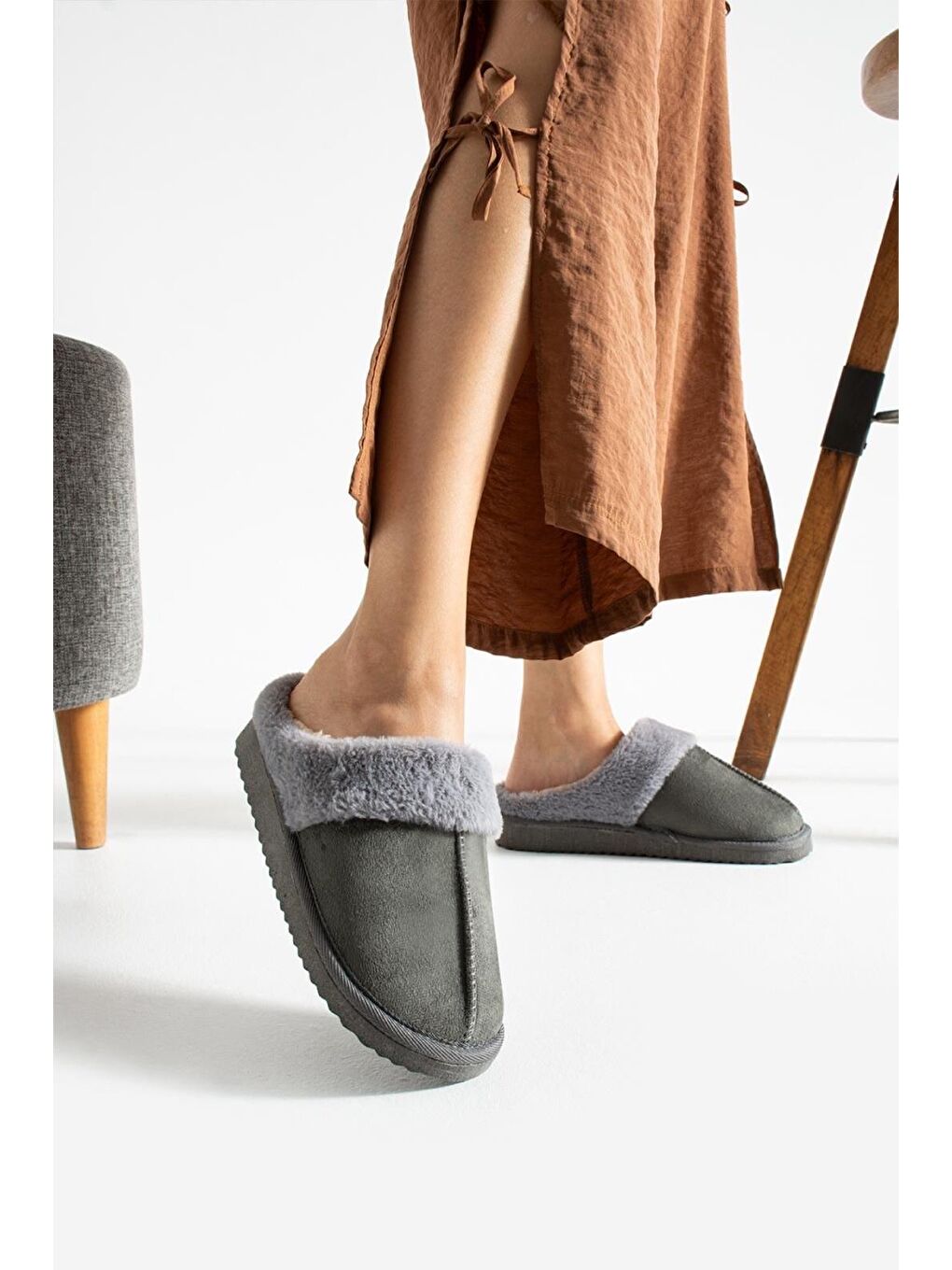 Gri Sagu Kadın Ev Terliği Pelüş Ev Terliği Ses Yapmaz Taban Sıcak Kürklü Terlik-2