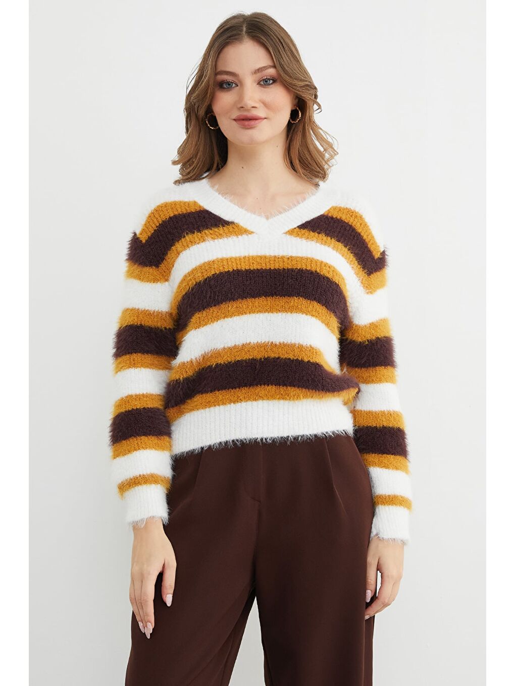 Kahverengi Sakallı Şeritli V Yaka Triko Kazak-2