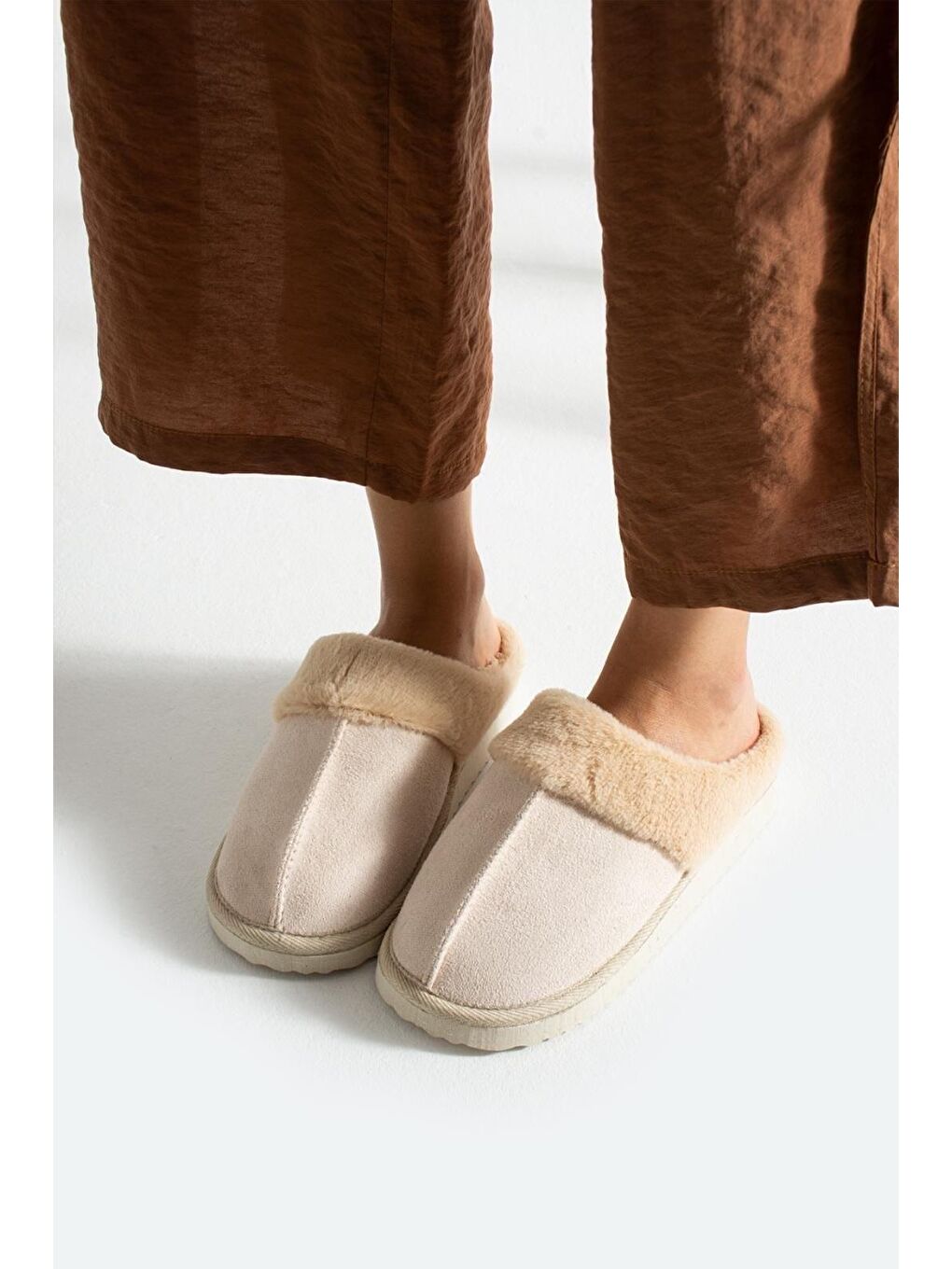 Ekru Sagu Kadın Ev Terliği Pelüş Ev Terliği Ses Yapmaz Taban Sıcak Kürklü Terlik-2