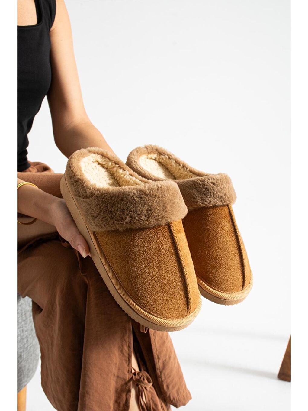 Kahverengi Sagu Kadın Ev Terliği Pelüş Ev Terliği Ses Yapmaz Taban Sıcak Kürklü Terlik