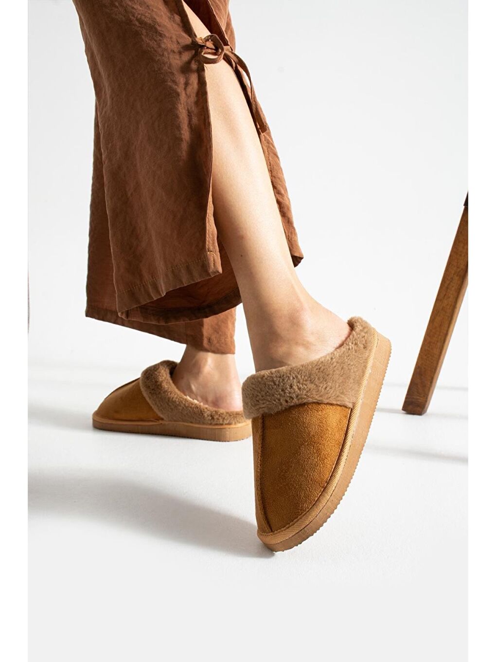 Kahverengi Sagu Kadın Ev Terliği Pelüş Ev Terliği Ses Yapmaz Taban Sıcak Kürklü Terlik-1