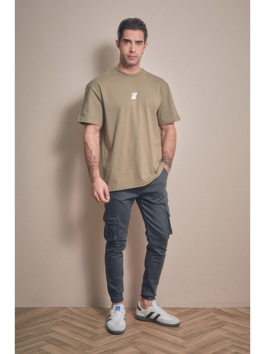 Haki Baskılı Bisiklet Yaka Tişört-2