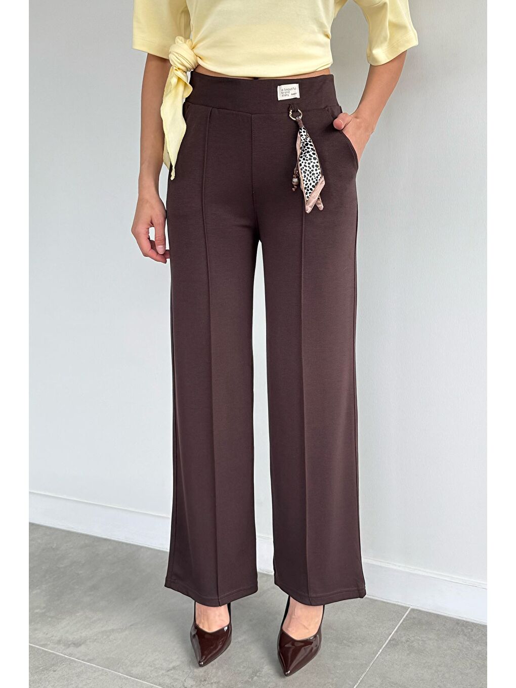 Kahverengi Kadın Yüksek Bel Aksesuar Detaylı Çimalı Pantolon-1
