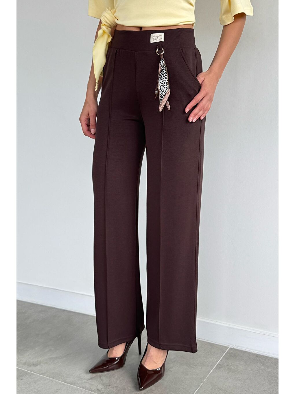 Kahverengi Kadın Yüksek Bel Aksesuar Detaylı Çimalı Pantolon-2