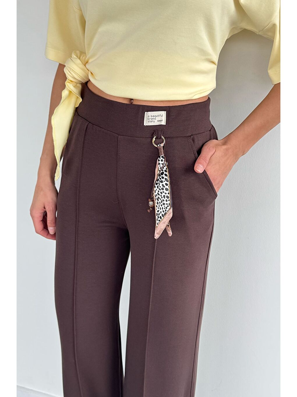 Kahverengi Kadın Yüksek Bel Aksesuar Detaylı Çimalı Pantolon-4