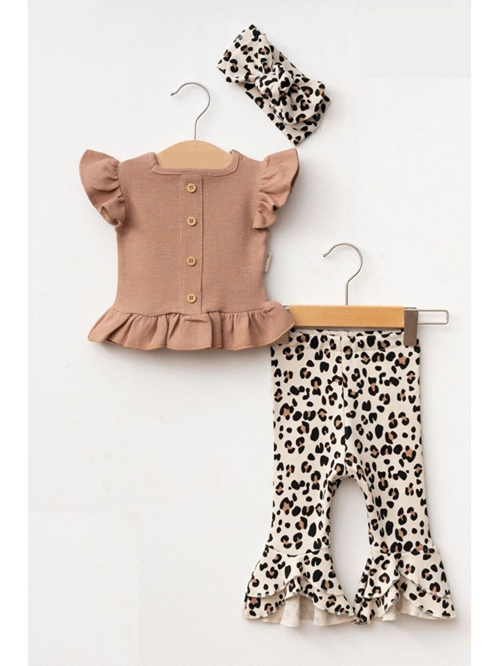 Kahverengi Kız Bebek Leopar Desenli Kolları Volanlı Bandanalı 3'Lü Takım