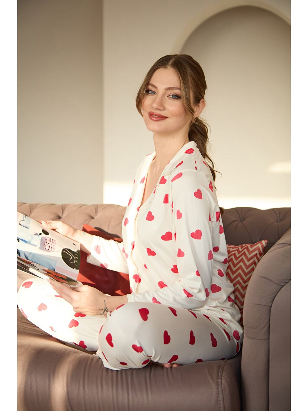 Kırmızı Leopar Desenli Polo Yaka Düğmeli Pijama Takımı-2