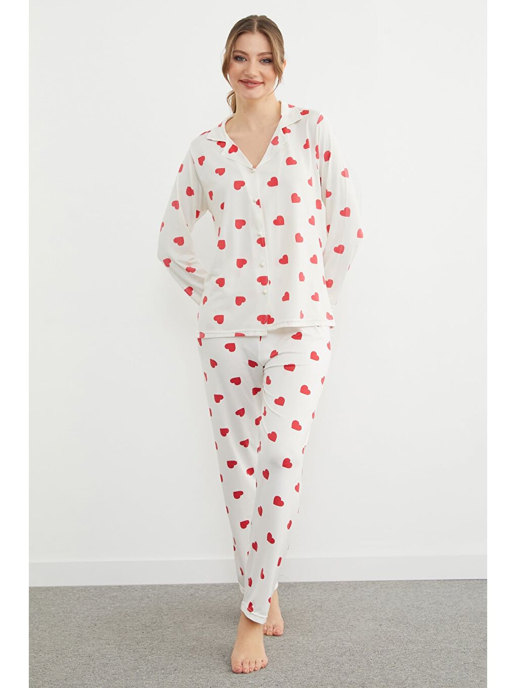 Kırmızı Leopar Desenli Polo Yaka Düğmeli Pijama Takımı-4