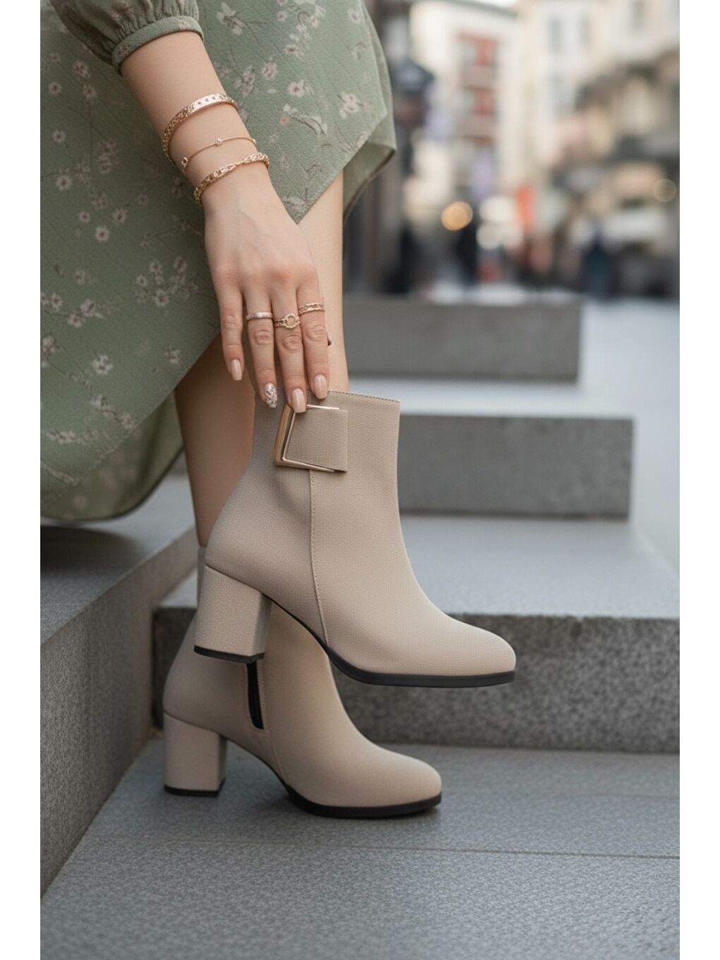 Kadın Atina Tokalı Bej Süet Kısa Bot-2