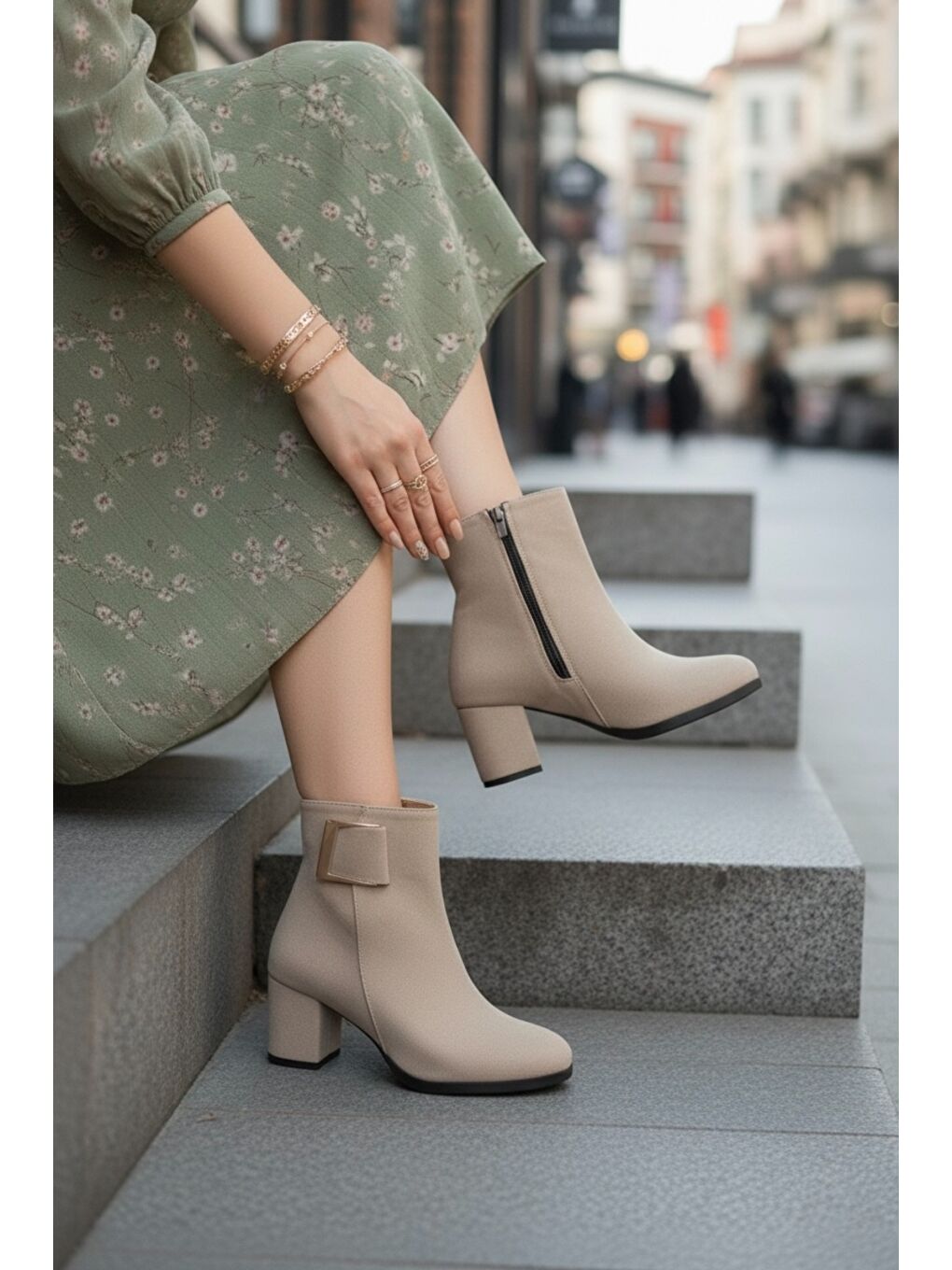 Kadın Atina Tokalı Bej Süet Kısa Bot-3
