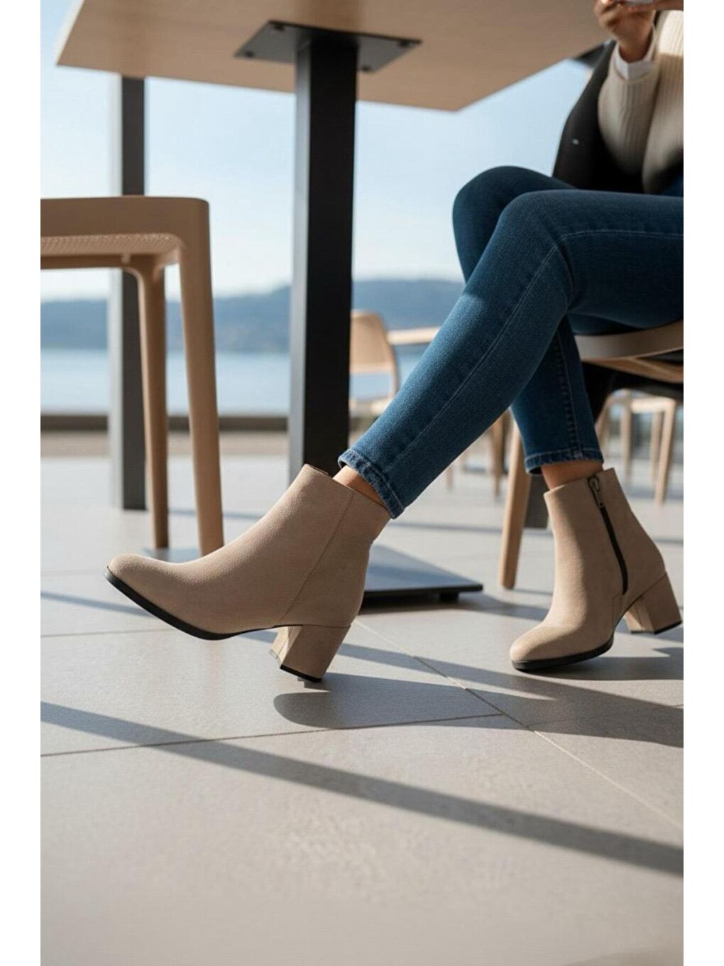 Kadın Liva Bej Süet Düz Topuklu Kısa Bot-1