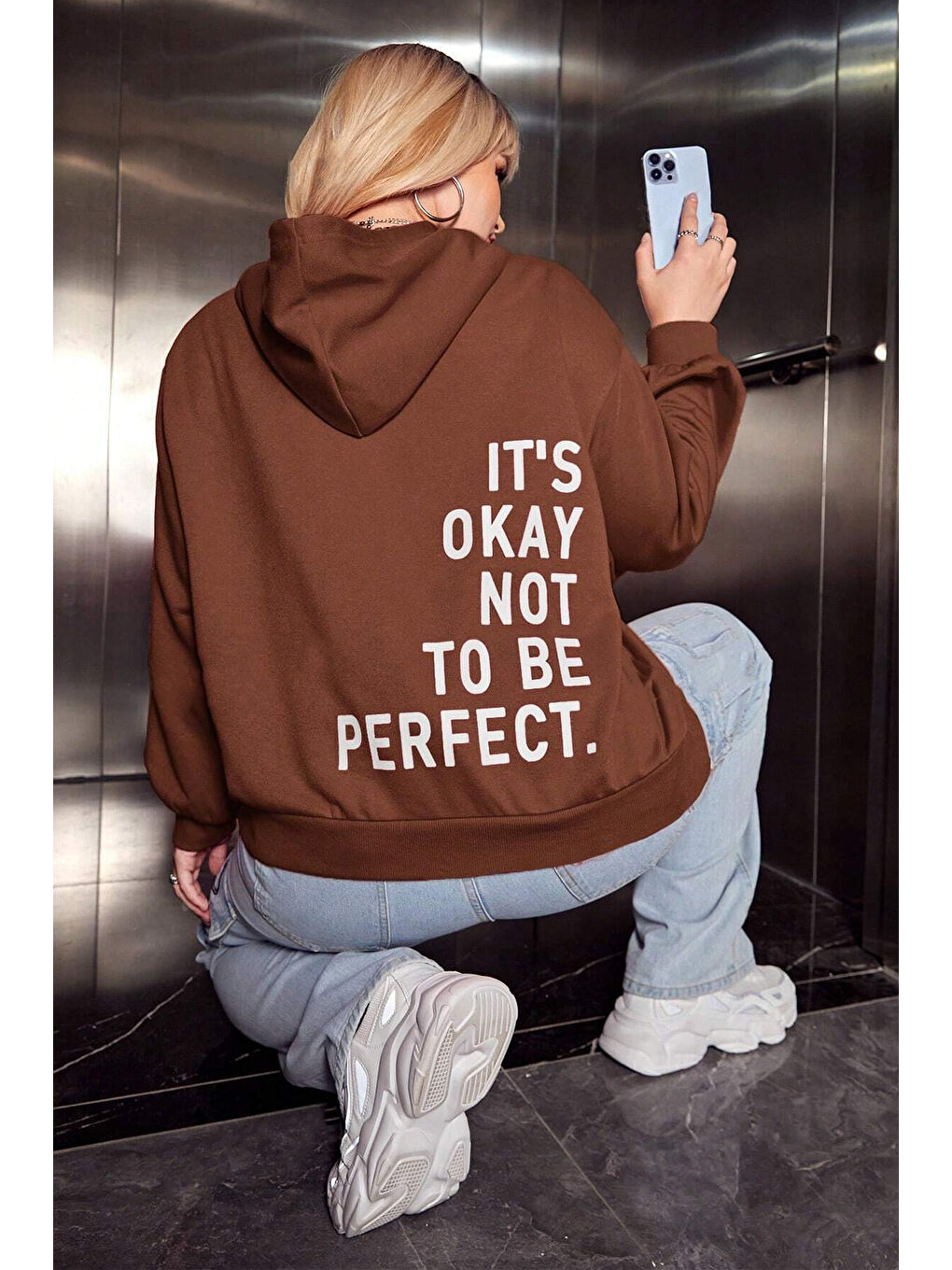 uyguntarz Açık Kahverengi Sırt It's Okay Not To Be Perfect Baskılı Sweatshirt - 1