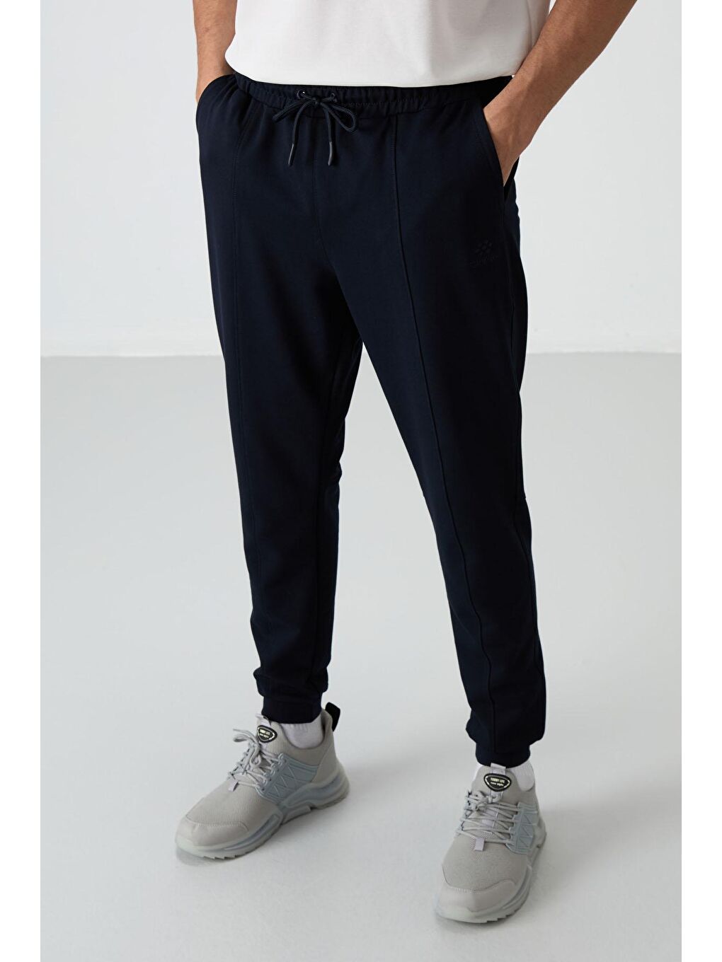 TOMMYLIFE Lacivert Pamuklu Yumuşak Dokulu Comfort Fit Nakışlı Erkek Jogger - 82123 - 3