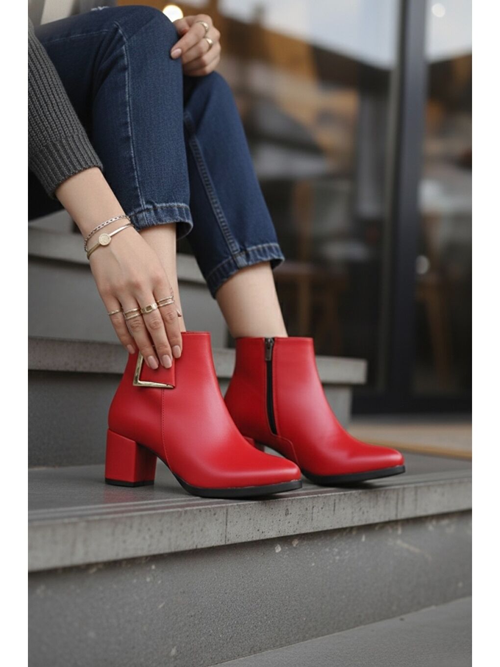 Kadın Atina Kırmızı Cilt Toka Detaylı Topuklu Kısa Bot-1