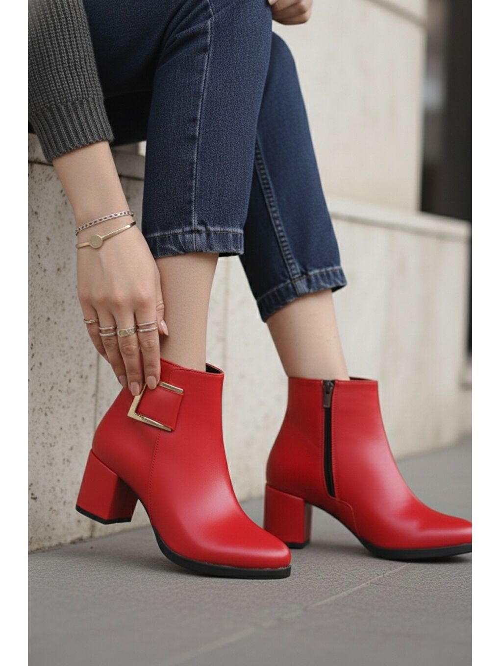 Kadın Atina Kırmızı Cilt Toka Detaylı Topuklu Kısa Bot-2