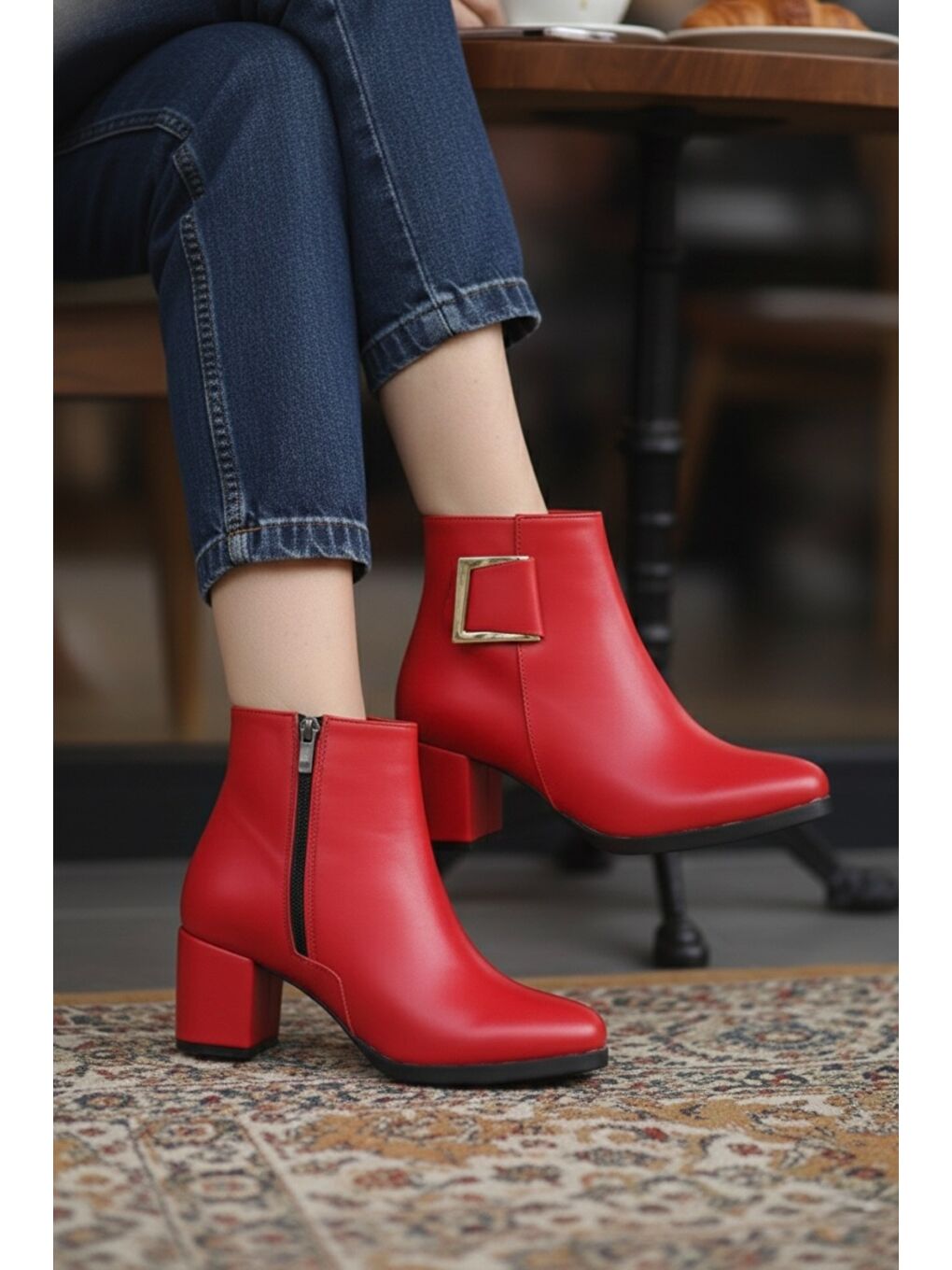 Kadın Atina Kırmızı Cilt Toka Detaylı Topuklu Kısa Bot-3