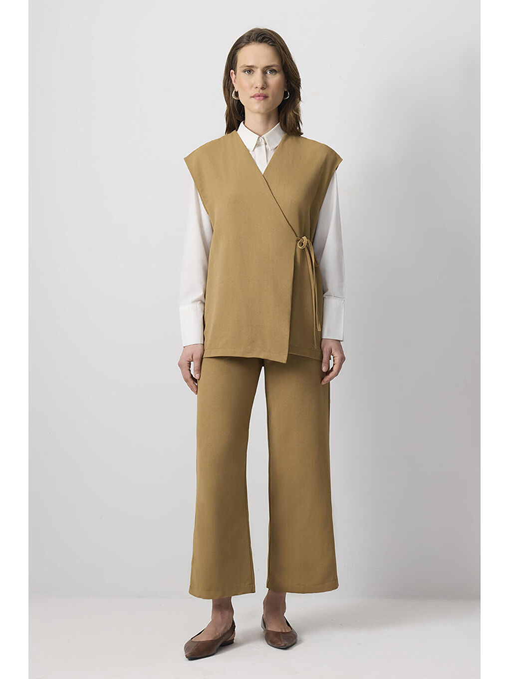 Kahverengi Keten Dokulu Yelek Pantolon Takım