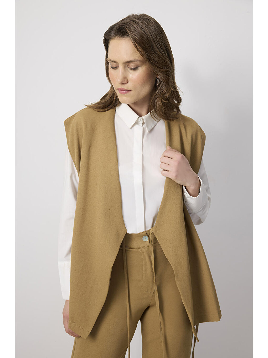 Kahverengi Keten Dokulu Yelek Pantolon Takım-1