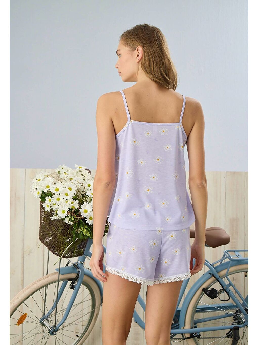 Beyaz Kadın Lila Çiçekli İp Askılı Şortlu Pijama Takımı-1