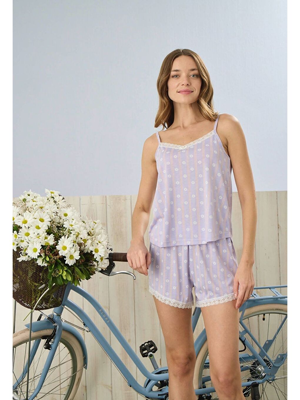 Kadın Lila Çizgili Çiçekli İp Askılı Şortlu Pijama Takımı