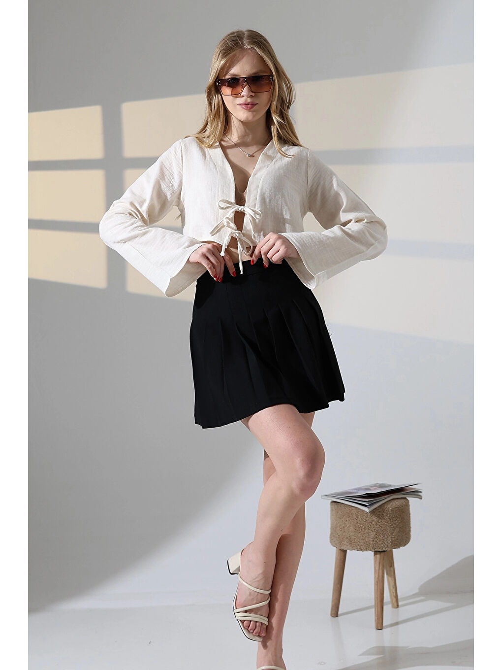 Ekru Kadın Krem Önden Bağlamalı Müslin Kumaş Crop Bluz HZL25S-DSB104071