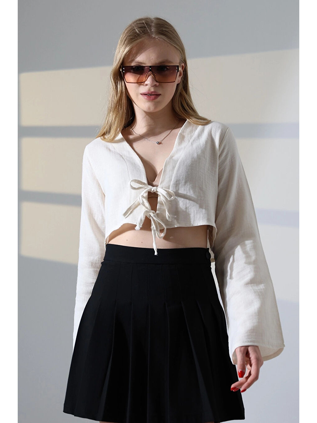 Ekru Kadın Krem Önden Bağlamalı Müslin Kumaş Crop Bluz HZL25S-DSB104071-1
