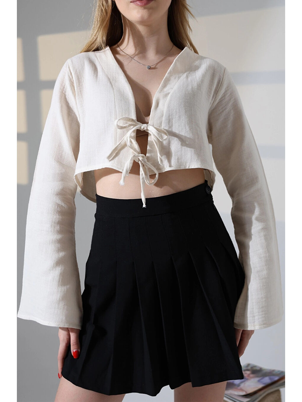 Ekru Kadın Krem Önden Bağlamalı Müslin Kumaş Crop Bluz HZL25S-DSB104071-2