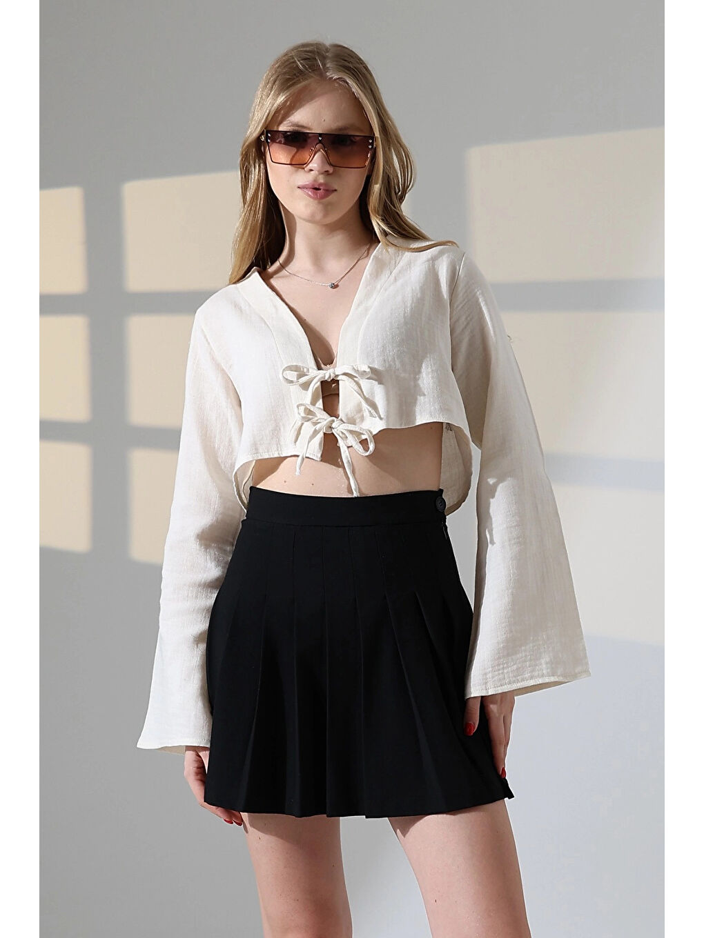 Ekru Kadın Krem Önden Bağlamalı Müslin Kumaş Crop Bluz HZL25S-DSB104071-3